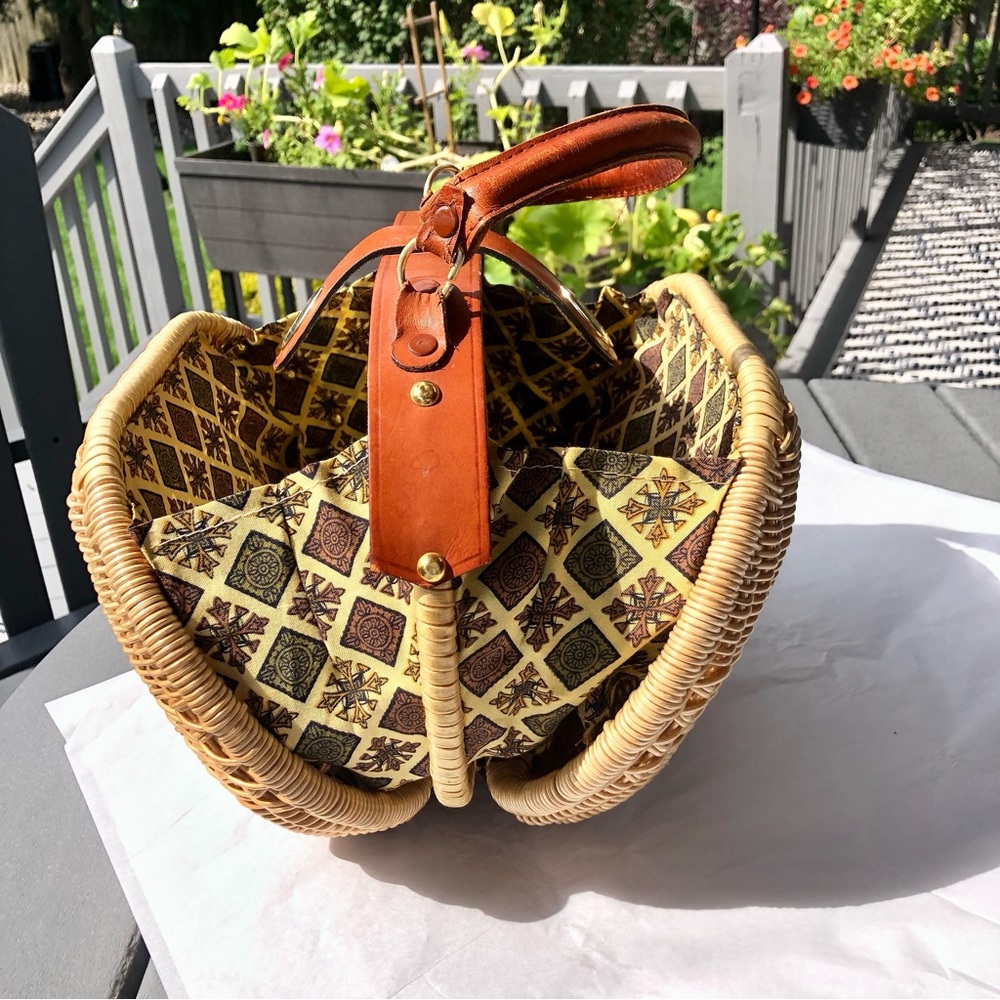 Woven vintage Straw Basket Bag with Brown Leather Trim - Picture 5 of 12